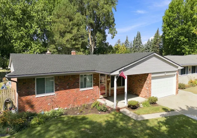 Photo 4 of Single family home for sale at 4957 Hubbard Dr, Troy, MI 48085 | MLS# 58050220331 | Listing updated on 2026-09-09