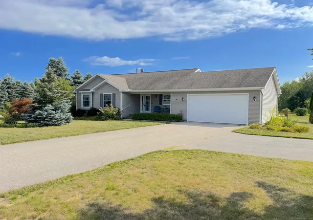 Photo 3 of Single family home for sale at 741 S Creek Ct, Traverse City, MI 49696 | MLS# 58050220332 | Listing updated on 2026-09-10