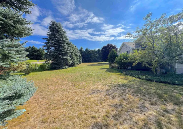 Photo 4 of Single family home for sale at 741 S Creek Ct, Traverse City, MI 49696 | MLS# 58050220332 | Listing updated on 2026-09-10