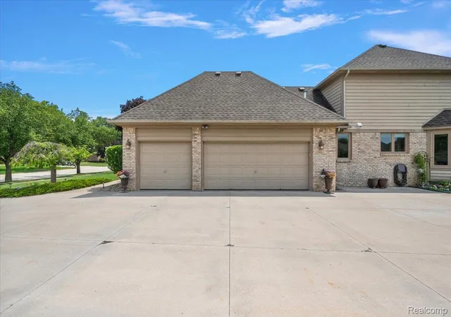 Photo 3 of Single family home for sale at 3216 Lake Forest Dr, Sterling Heights, MI 48314 | MLS# 20261069866 | Listing updated on 2026-09-13