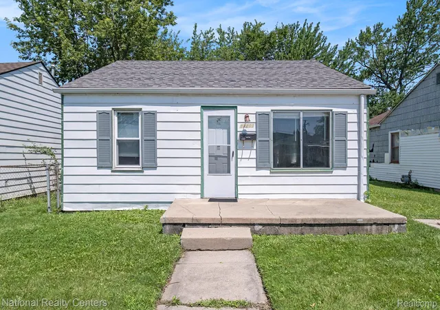 Photo 1 of Single family home for sale at 11211 Chalmers Ave, Warren, MI 48089 | MLS# 20261069871 | Listing updated on 2026-09-01