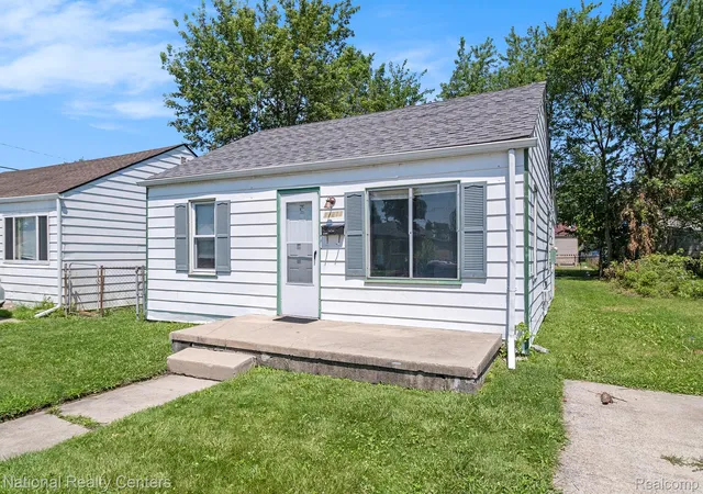 Photo 3 of Single family home for sale at 11211 Chalmers Ave, Warren, MI 48089 | MLS# 20261069871 | Listing updated on 2026-09-01