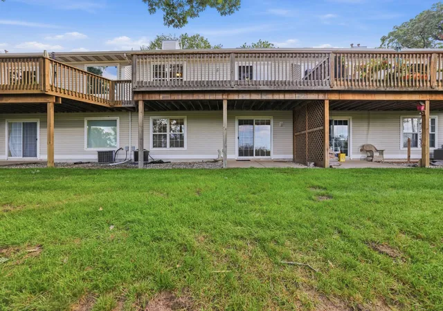 Listing Photo 2 - Condo for sale in building located at 14 W Scotts Dr, Holland, MI 49424 - Unit #11
