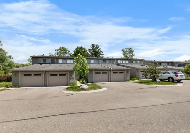 Photo 2 of Condo for sale at 690 Peninsula Ct, Ann Arbor, MI 48105 | MLS# 81026046181 | Listing updated on 2026-08-31