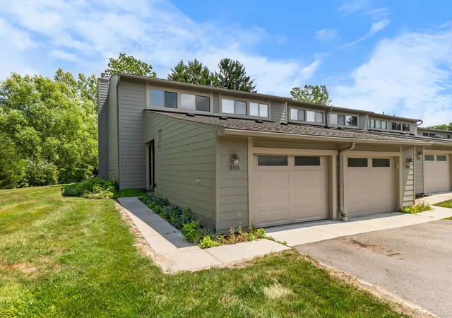 Photo 3 of Condo for sale at 690 Peninsula Ct, Ann Arbor, MI 48105 | MLS# 81026046181 | Listing updated on 2026-08-31