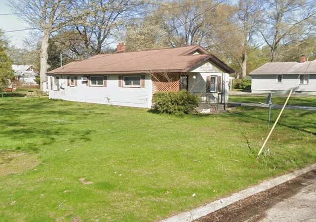 Photo 2 of Single family home for sale at 2335 Moon St, Muskegon, MI 49441 | MLS# 60050220343 | Listing updated on 2026-09-01
