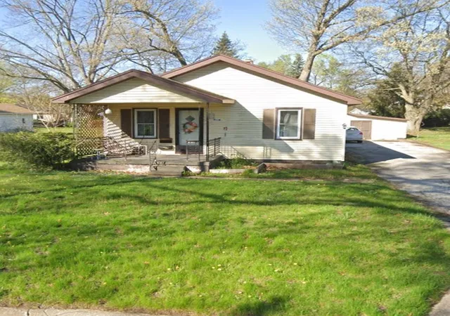 Photo 3 of Single family home for sale at 2335 Moon St, Muskegon, MI 49441 | MLS# 60050220343 | Listing updated on 2026-09-01