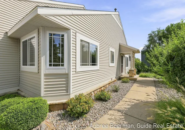 Photo 3 of Condo for sale at 6440 Stoney Crk Ct, Hudsonville, MI 49426 | MLS# 71026046190 | Listing updated on 2026-09-09