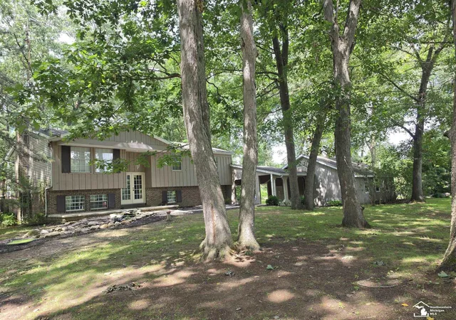 Photo 1 of Sale Pending at 11589 Brookshire Dr, Temperance, MI 48182 | MLS# 57050220345 | Listing updated on 2026-10-08