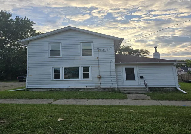 Photo 1 of Sale Pending at 611 N Mlk Jr Dr, Jackson, MI 49201 | MLS# 55026046194 | Listing updated on 2026-09-01
