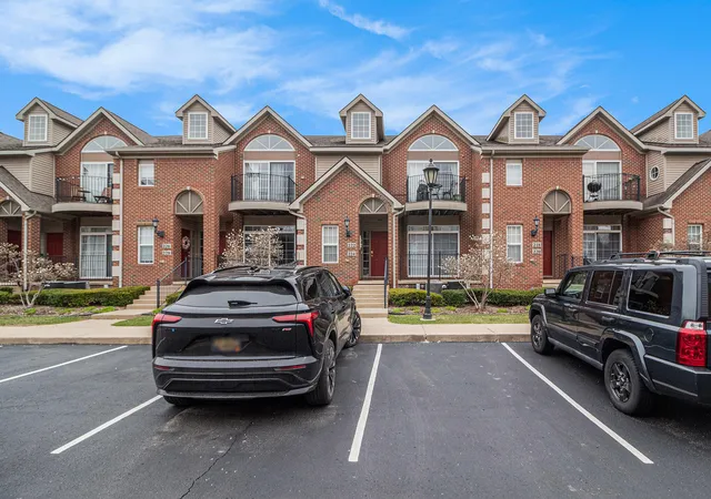 Photo 1 of Condo for sale at 222 W Oakbrook Dr, Ann Arbor, MI 48103 | MLS# 81026046196 | Listing updated on 2026-09-14