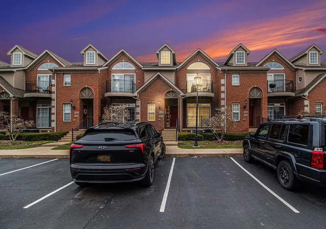 Photo 2 of Condo for sale at 222 W Oakbrook Dr, Ann Arbor, MI 48103 | MLS# 81026046196 | Listing updated on 2026-09-14