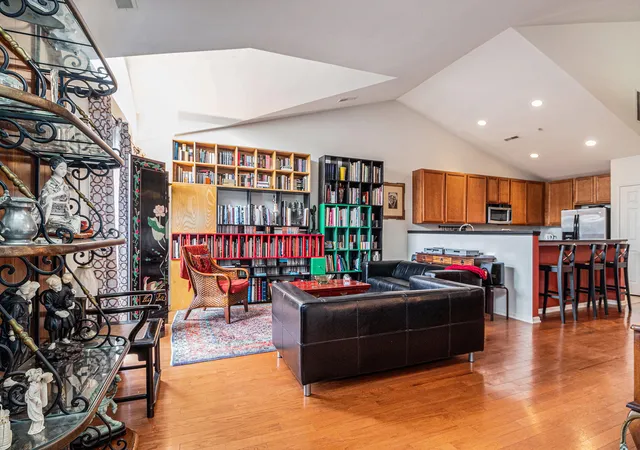 Photo 3 of Condo for sale at 222 W Oakbrook Dr, Ann Arbor, MI 48103 | MLS# 81026046196 | Listing updated on 2026-09-14