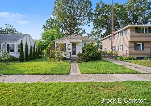 Photo 2 of Single family home for sale at 2315 Harding Ave, Muskegon, MI 49441 | MLS# 71026046195 | Listing updated on 2026-10-21