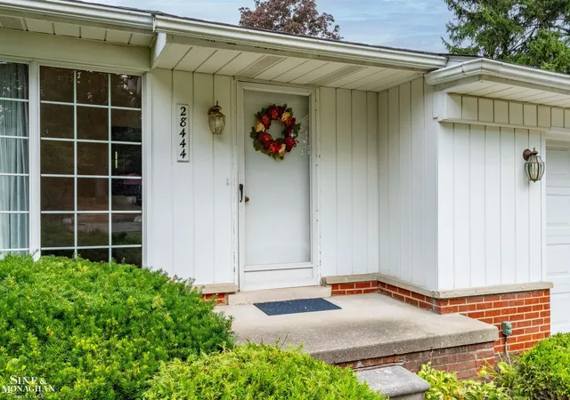 Photo 2 of Single family home for sale at 28444 Kirkside Ln, Farmington Hills, MI 48334 | MLS# 58050220354 | Listing updated on 2026-09-03