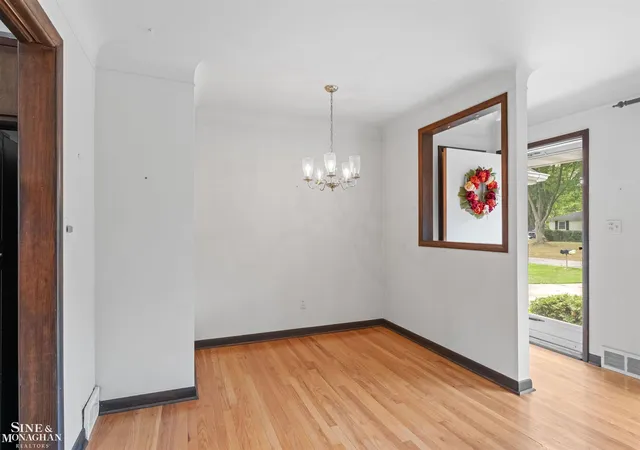 Photo 5 of Single family home for sale at 28444 Kirkside Ln, Farmington Hills, MI 48334 | MLS# 58050220354 | Listing updated on 2026-09-03