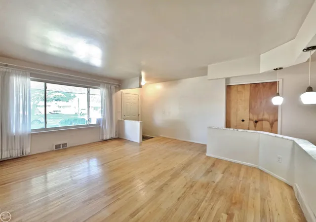 Photo 5 of Single family home for sale at 27260 Newport Dr, Warren, MI 48088 | MLS# 58050220357 | Listing updated on 2026-09-04