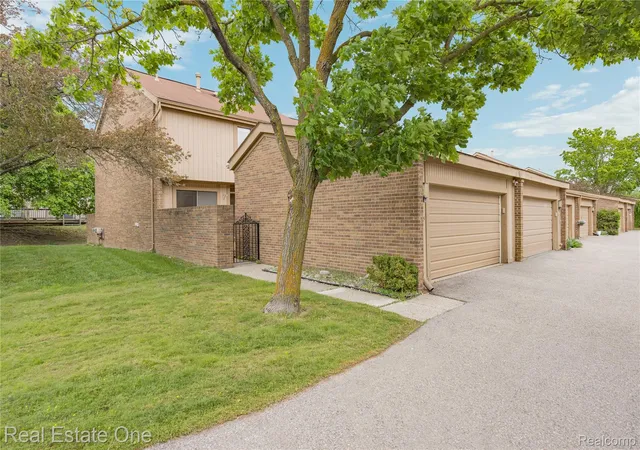 Condo for sale at 5345 Wright Way W, West Bloomfield, MI 48322 | MLS# 20261069950