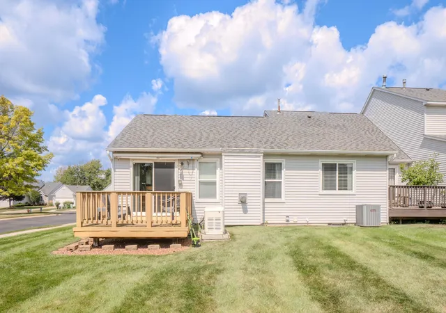 Listing Photo 5 - Condo for sale in building located at 860 Knollwood Cir, South Lyon, MI 48178