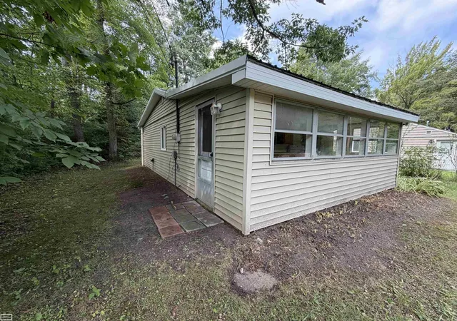 Photo 3 of Single family home for sale at 4875 Highland Ct, Harrison, MI 48625 | MLS# 58050220366 | Listing updated on 2026-09-07