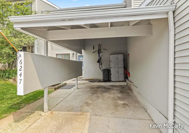 Listing Photo 3 - Condo for sale in building located at 6247 Acropolis Dr SE, Grand Rapids, MI 49546 - Unit #29