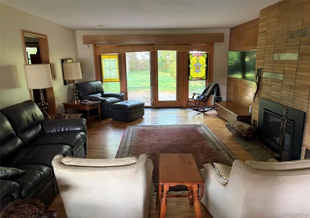 Photo 4 of Single family home for sale at 806 S Oakland St, Saint Johns, MI 48879 | MLS# 20261069989 | Listing updated on 2026-09-25