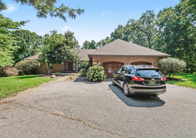 Photo 3 of Single family home for sale at 5075 Spring Ridge Dr Ne, Ada, MI 49301 | MLS# 72026046226 | Listing updated on 2026-09-01