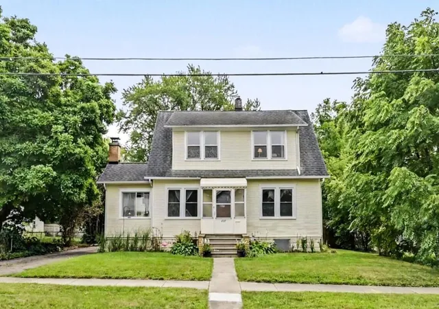 Photo 1 of Single family home for sale at 717 Union St, Jackson, MI 49203 | MLS# 55026046227 | Listing updated on 2026-09-01