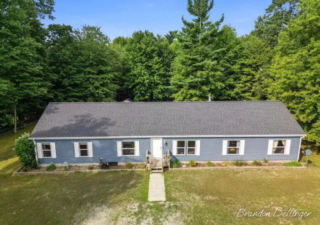 Photo 1 of Sale Pending at 6467 S Croton Hardy Dr, Newaygo, MI 49337 | MLS# 72026046229 | Listing updated on 2026-09-07