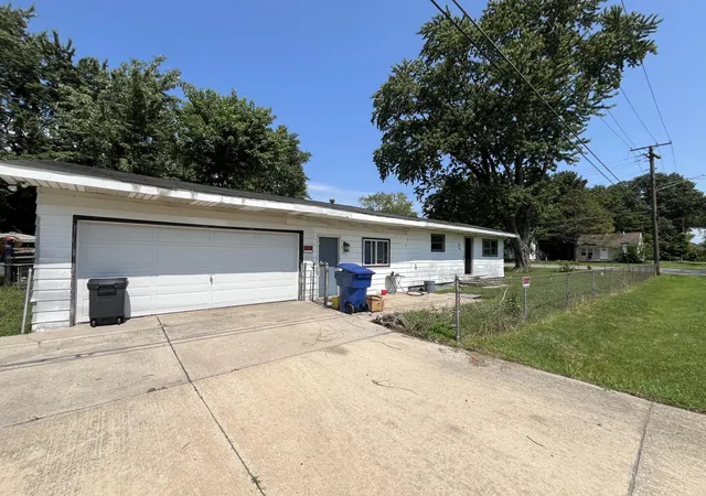 Photo 1 of Single family home for sale at 1055 Maynard Dr, Benton Harbor, MI 49022 | MLS# 69026046232 | Listing updated on 2026-08-31