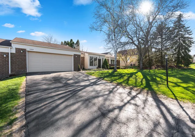 Photo 3 of Condo for sale at 5327 Fairway Ct, West Bloomfield, MI 48323 | MLS# 81026046234 | Listing updated on 2026-09-06