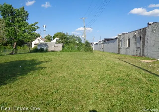 Photo 2 of Land for sale at 6041 Casmere St, Hamtramck, MI 48212 | MLS# 20261070019 | Listing updated on 2026-09-01