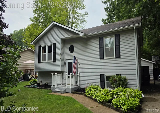 Photo 1 of Single family home for sale at 1095 Seabury Dr, Lake Orion, MI 48362 | MLS# 20261070020 | Listing updated on 2026-09-13