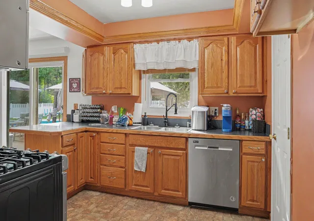 Photo 3 of Single family home for sale at 10211 Almena Dr, Kalamazoo, MI 49009 | MLS# 65026046239 | Listing updated on 2026-09-18
