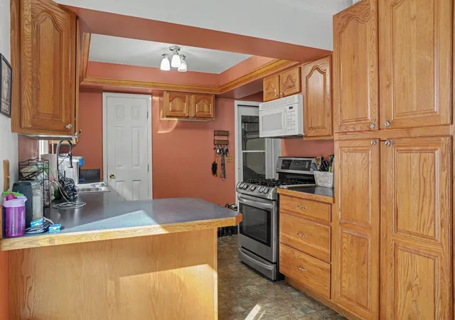 Photo 4 of Single family home for sale at 10211 Almena Dr, Kalamazoo, MI 49009 | MLS# 65026046239 | Listing updated on 2026-09-18