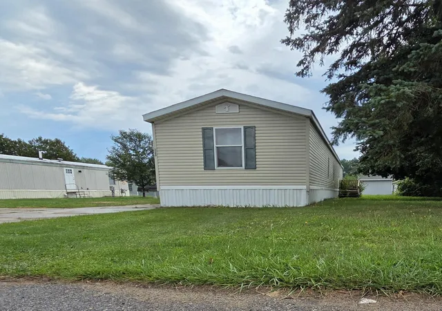 Photo 2 of Single family home for sale at 111 Maple Ct, Muskegon, MI 49445 | MLS# 71026046244 | Listing updated on 2026-09-14