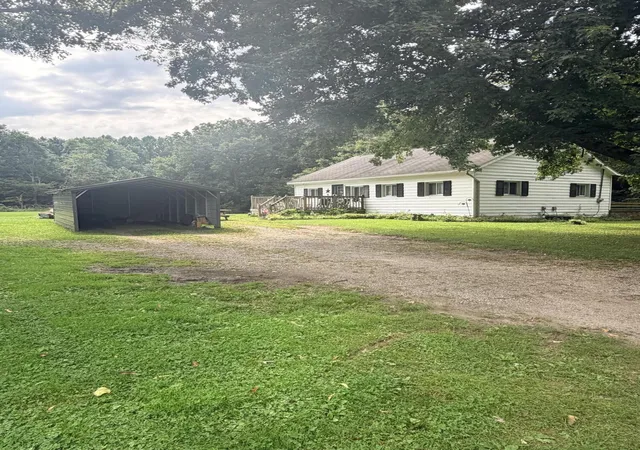 Photo 2 of Single family home for sale at 1812 Platt St, Niles, MI 49120 | MLS# 69026046252 | Listing updated on 2026-09-01