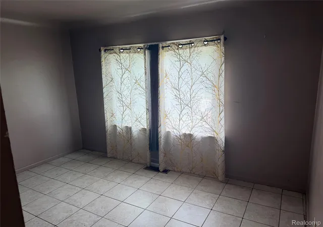 Photo 4 of Single family home for sale at 4176 Walnut St, Inkster, MI 48141 | MLS# 20261070049 | Listing updated on 2026-09-01