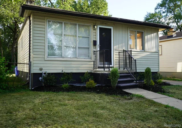 Photo 2 of Single family home for sale at 28945 Oakwood St, Inkster, MI 48141 | MLS# 20261070052 | Listing updated on 2026-09-01