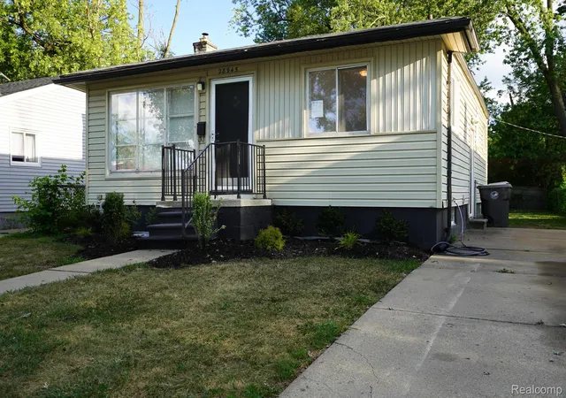Photo 3 of Single family home for sale at 28945 Oakwood St, Inkster, MI 48141 | MLS# 20261070052 | Listing updated on 2026-09-01