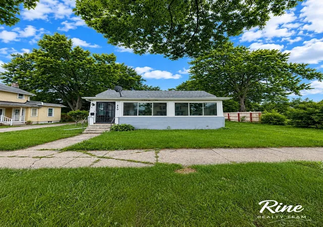 Photo 1 of Single family home for sale at 510 5th Street, Jackson, MI 49203 | MLS# 61050220380 | Listing updated on 2026-09-01