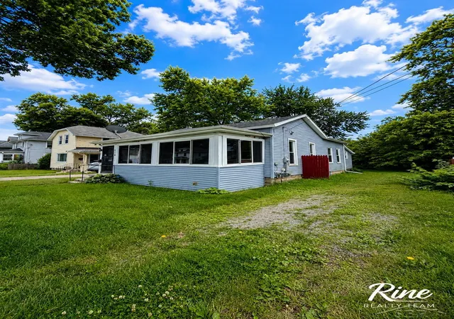 Photo 3 of Single family home for sale at 510 5th Street, Jackson, MI 49203 | MLS# 61050220380 | Listing updated on 2026-09-01