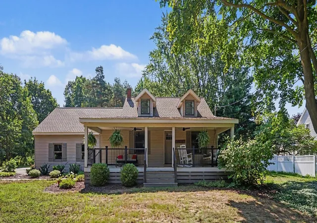 Photo 2 of Single family home for sale at 1538 W 32nd Street, Holland, MI 49423 | MLS# 71026046268 | Listing updated on 2026-10-12