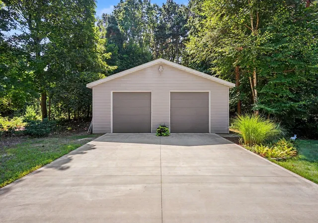 Photo 3 of Single family home for sale at 1538 W 32nd Street, Holland, MI 49423 | MLS# 71026046268 | Listing updated on 2026-10-12