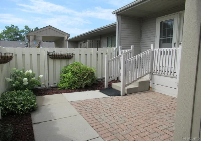 Photo 2 of Condo for sale at 62341 Arlington Cir #3, South Lyon, MI 48178 | MLS# 20261070067 | Listing updated on 2026-09-13