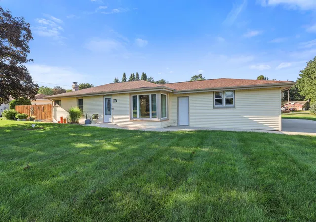 Photo 2 of Single family home for sale at 3695 Pinto Rd, Kalamazoo, MI 49004 | MLS# 66026046269 | Listing updated on 2026-09-15