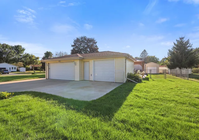 Photo 3 of Single family home for sale at 3695 Pinto Rd, Kalamazoo, MI 49004 | MLS# 66026046269 | Listing updated on 2026-09-15