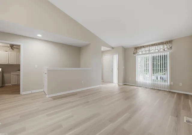 Photo 5 of Condo for sale at 46201 Bentley Cir, Macomb, MI 48044 | MLS# 58050220382 | Listing updated on 2026-09-01