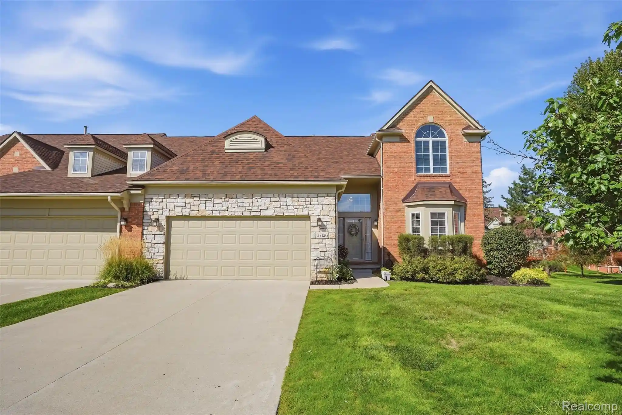 Listing Photo 1 - Condo for sale in 37126 Southwind Ct located at 37126 Southwind Ct, Farmington Hills, MI 48331 - Unit 37126 Southwind Ct