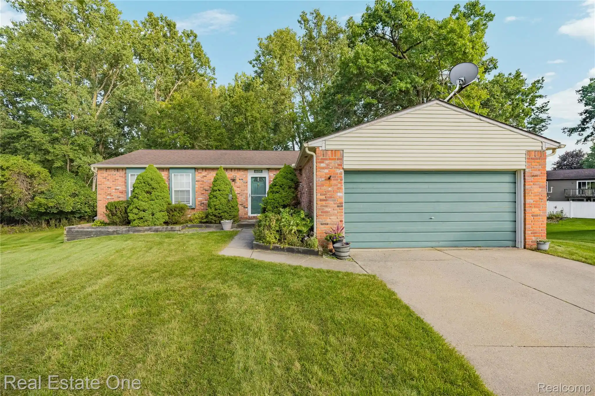 Photo 1 of Sale Pending at 6159 Bay Ct, Waterford, MI 48327 | MLS# 20261070435 | Listing updated on 2026-09-17